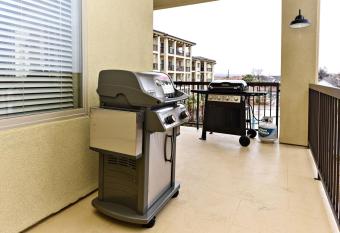 S302-Snow Canyon Suite-Third Floor 4-bedroom Pool View has Balcony rooms