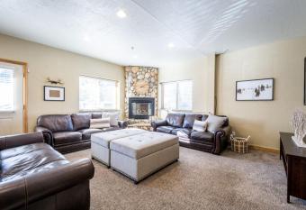 Majestic Suite 5 Bedroom Brighton Chalet allows 18 year olds to book a room