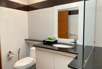 Sunny Poolvilla Pattaya has Balcony rooms