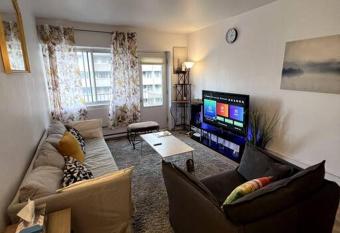 Cozy 1 BR in Downtown Montreal has Balcony rooms