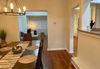 Big home Hospital/NYC/Airport allows 18 year olds to book a room