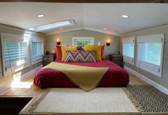 TaHOW has Balcony rooms