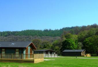 Staward Lodge - Parmontley Hall Lodges has Balcony rooms