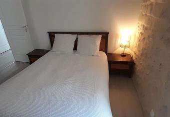 Le G  te de la fontaine has Balcony rooms