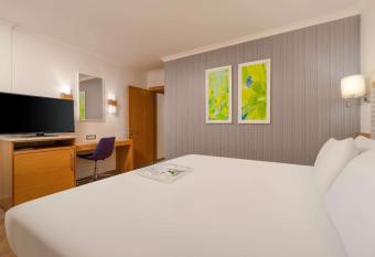 Rixos Park Belek - The Land Of Legends Access has rooms with a private hot tub