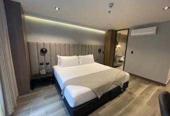 Hotel Selis has rooms with a private hot tub