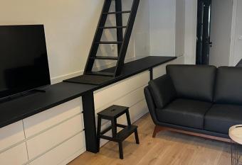 Le studio mezzanine allows 18 year olds to book a room