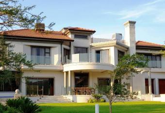 Spacious Golf & Wildlife Estate No Load Shedding has Balcony rooms