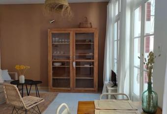 Le Lodge de la Mer Vue sur le Port has Balcony rooms