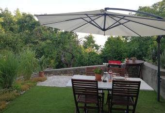 CASA MINI 5 allows 18 year olds to book a room