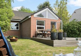 Aarhus - cozy house, 10 min from city center has Balcony rooms