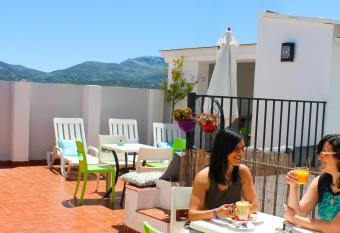 Hotel San Francisco allows 18 year olds to book a room