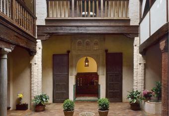 Hotel Casa Morisca allows 18 year olds to book a room