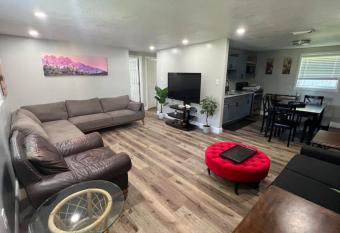 Peaceful getaway and Explore Tampa has Balcony rooms