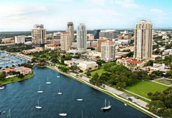 Walk Everywhere Heart of Downtown St Pete has Balcony rooms
