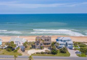 LUX Mansion on the beach! 6 bedrooms, 5 1/2 baths has rooms with a private hot tub