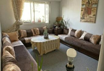 Appartement partag   situ  e    peu pr  s dix minutes de la plage allows 18 year olds to book a room