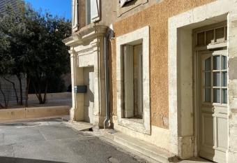 Studio - C  ur de Ville allows 18 year olds to book a room