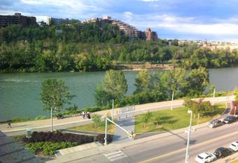Amicable, Cozy, High Speed Internet, Sleeps 2 Riverview Downtown Apartment has Balcony rooms