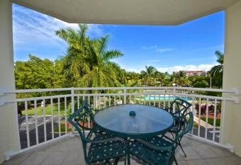 NEW Grenada Suite - Parking Pool & Pets 209 allows 18 year olds to book a room