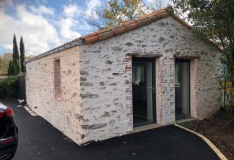 Studio quartier calme allows 18 year olds to book a room