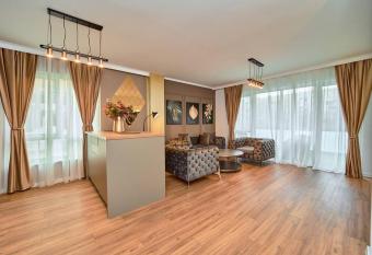 Luxury vibes near Iulius Mall allows 18 year olds to book a room