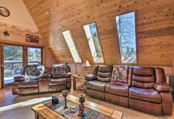 Raven   s Nest Cabin with Glowing Bocce Ball Court has Balcony rooms