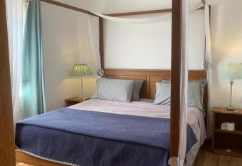 3 bedroom villa for rent on Grand Baie has Balcony rooms