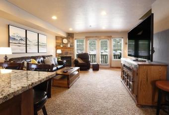 Loaded 3BR 2 King Condo with 4TVs 5 min from Powder has Balcony rooms