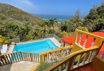 Villa au calme avec piscine et vue mer has Balcony rooms