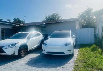 Cozy sunrise home allows 18 year olds to book a room