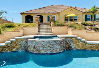 Spacious 5bdrm home, 1/2 acres, pool & amenities has rooms with a private hot tub