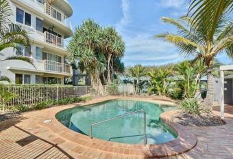 Kawana Waters Ocean Front Unit- Sunshine Coast allows 18 year olds to book a room