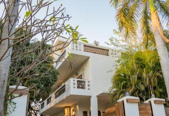 Anchorage 42 has Balcony rooms