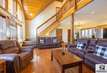 Forest Heights Lodge condo has Balcony rooms