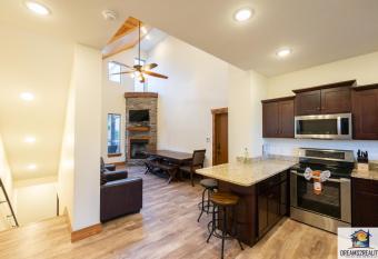 Rocky Ridge 93A cabin has Balcony rooms