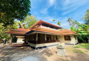 BLACK SAND VILLA has Balcony rooms