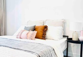 Modern Beachside Apartment has Balcony rooms