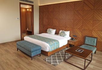 The Corbett Greens has rooms with a private hot tub