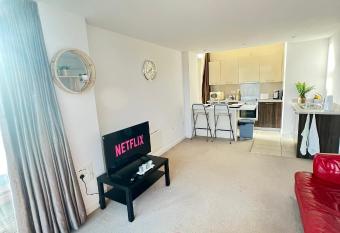 Luxury Penthouse Manchester City Centre has Balcony rooms