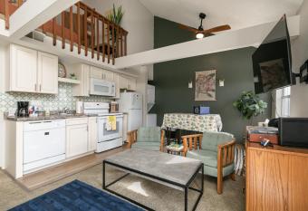 Green Meadow Getaway FC1-6 condo has Balcony rooms