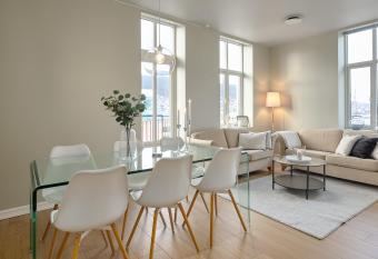Elegant Bergen City Center Apartment - Ideal for business or leisure travelers has Balcony rooms