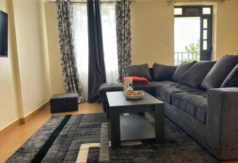 Modern,accessible 2b Master Ensuite by Local Host A...with fast WiFI, Smart TV, Netflix..an many more has Balcony rooms