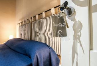 Residenza Mistral has Balcony rooms