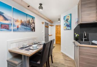 Snowed Inn - Free Parking has Balcony rooms