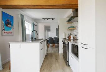 Bromont Lodge 837 shefford suite 200 has Balcony rooms