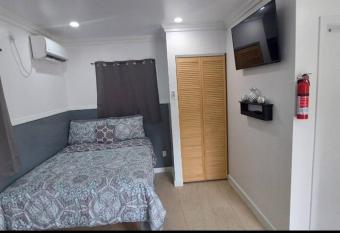 Central 1BR 7min Drive to Downtown Nassau Beach allows 18 year olds to book a room
