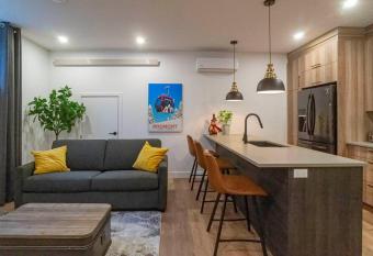 883 suite 102 Bromont Vieux Village 2cac , foyer has rooms with a private hot tub