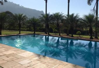 Ch  cara aconchegante aos p  s da serra has Balcony rooms