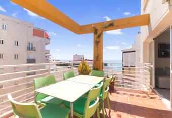 Penthouse Apartment has Smoking rooms